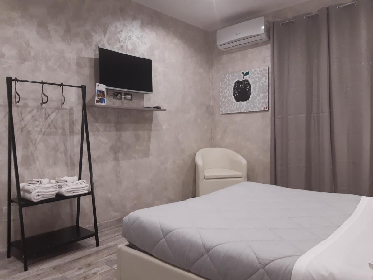 Apple Rooms Rome Airport Фиумичино Екстериор снимка